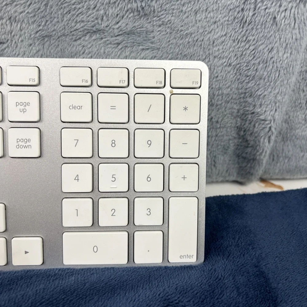 Apple OEM A1243 Aluminum USB Wired Keyboard - Numerical Keypad (For Parts Only)‎